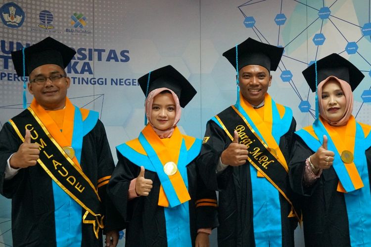 Ilustrasi alumni Universitas Terbuka