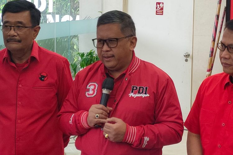 Sekretaris Jenderal DPP PDI-P Hasto Kristiyanto di Kantor DPP PDI-P, Jalan Diponegoro, Jakarta, Selasa (3/1/2023).