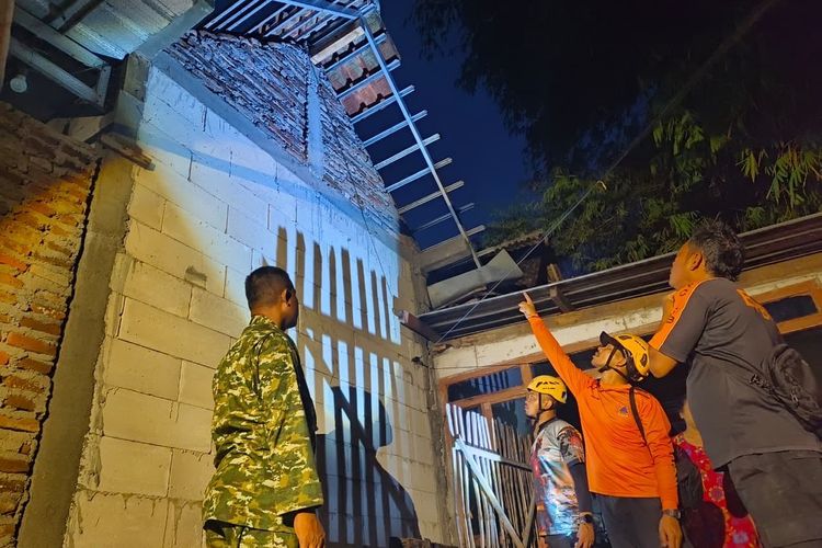 Angin Kencang Rusak 10 Rumah dan Fasilitas Umum di Magetan