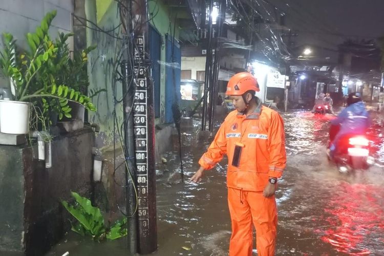 46 Warga Harus Mengungsi Imbas Banjir di Jakarta Barat