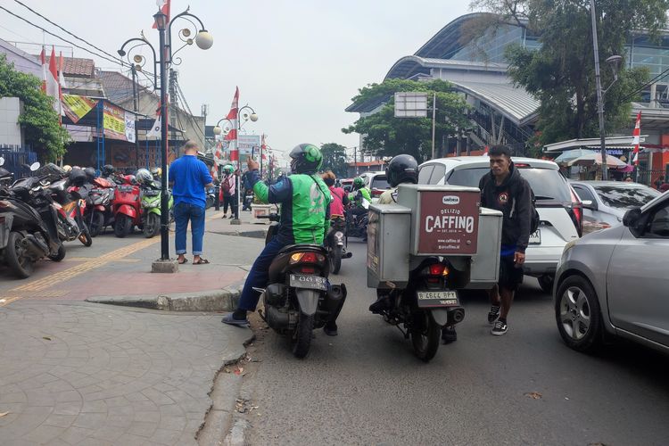 Stasiun Bekasi Macet Imbas Parkir Liar dan Ojol, Dishub Ambil Sejumlah Langkah Ini