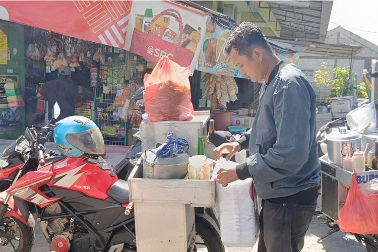 Tempuh 80 Km Setiap Hari, Kisah Pedagang Bubur Tambun Bertahan demi Keluarga