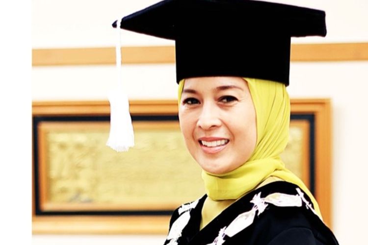 Guru besar Pendidikan Bahasa Jepang, Prof. Dr. Diana Kartika