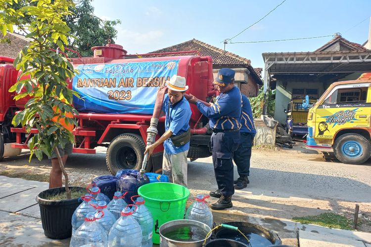 Nojorono Kudus bekerja sama dengan Badan Penanggulangan Bencana Daerah (BPBD) Kabupaten Kudus melakukan kegiatan pemberian air bersih bagi masyarakat terdampak kekeringan. Kegiatan secara langsung dilaksanakan sejak Rabu, 13 September 2023 hingga Jumat, 15 September 2023, di tiga desa terdampak kekeringan, yaitu Desa Kaliwungu, Desa Undaan, Desa Jekulo, dan Kota Kudus.