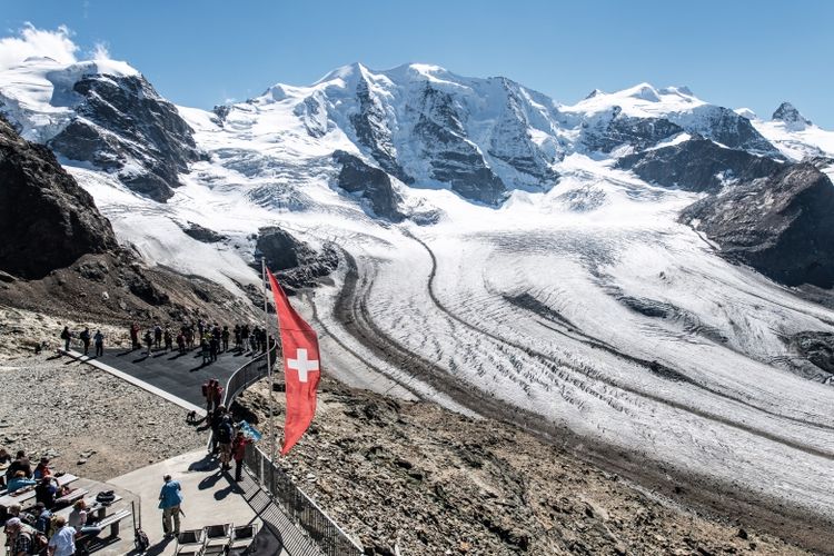  Swiss terkenal dengan pemandangan gunung bersalju 