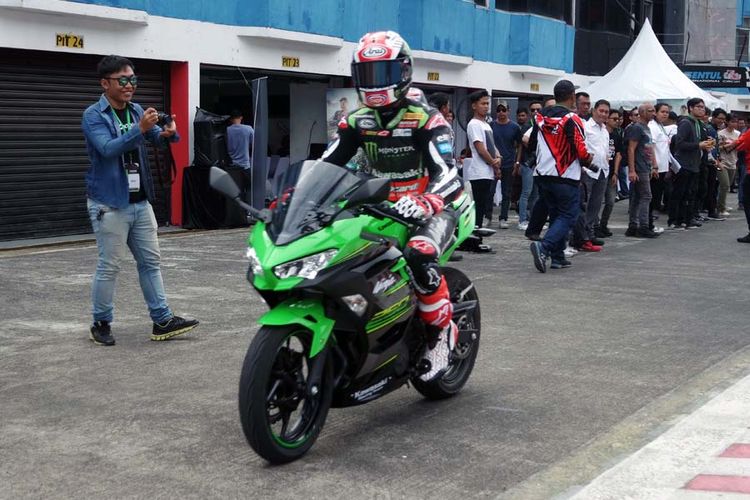 Juara Superbike World Championship 2015, 2016, dan 2017, Jonathan Rea.