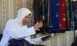 Dorong Kemandirian Perajin Batik Magetan, Risma Tawarkan Bantuan Pelatihan Jahit dan Modal Awal