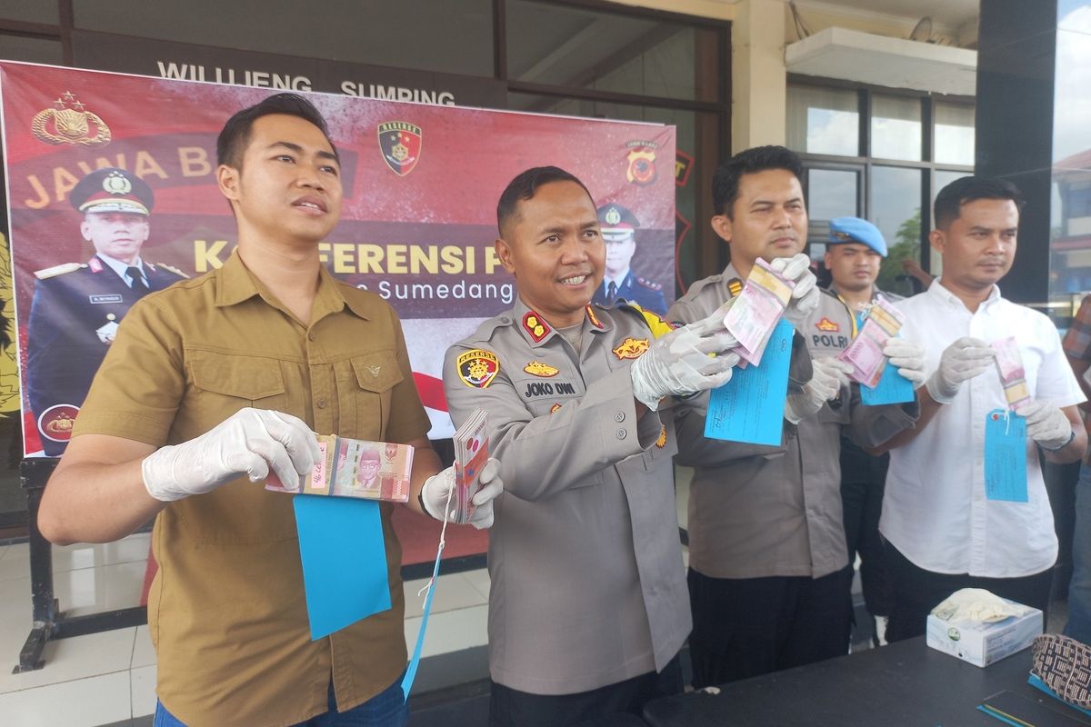 Polres Sumedang mengungkap kasus penipuan berkedok penggandaan uang, Selasa (2/4/2024). KOMPAS.com/AAM AMINULLAH