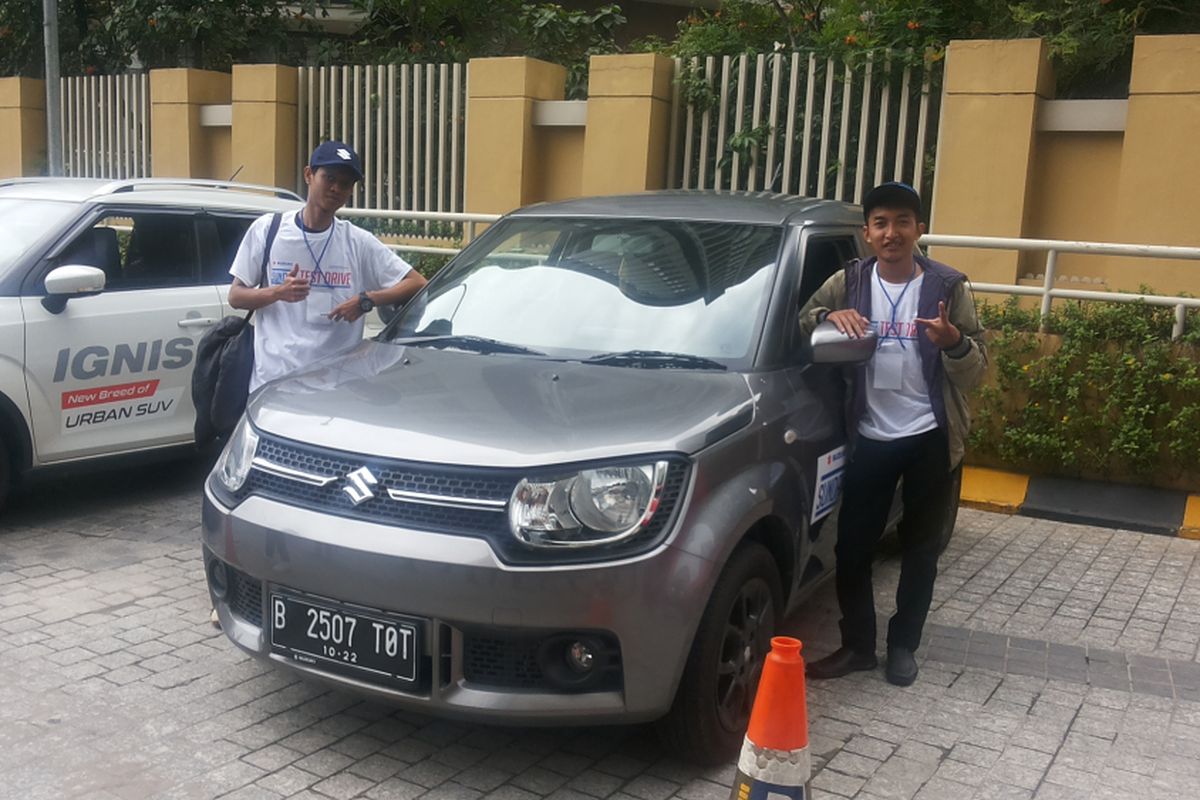 Pembaca Kompas.com yang terpilih ikut Sunday Test Drive Suzuki Ignis dan Baleno pada Minggu (17/12/2017).