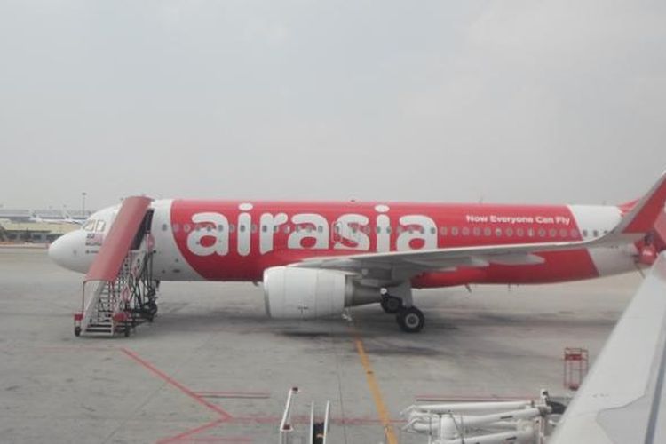 AirAsia merupakan salah satu maskapai penerbangan favorit bagi wisatawan.