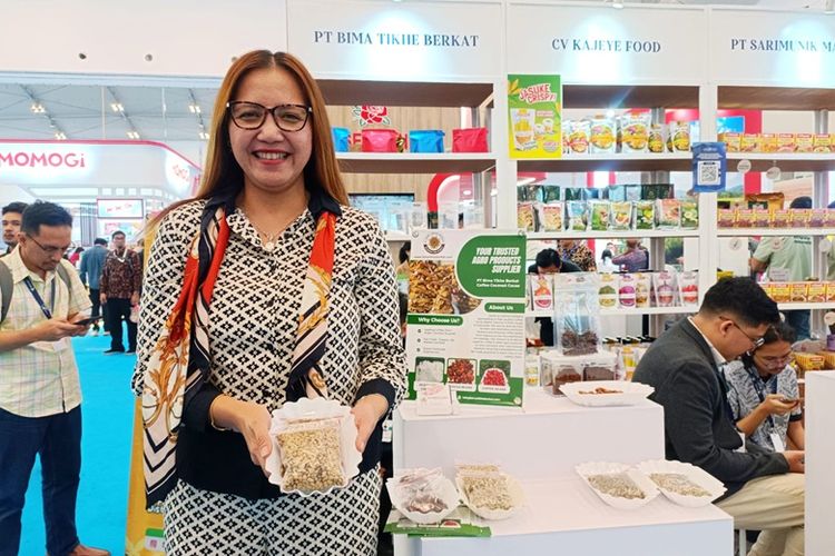 Vera Victoria, pendiri PT Bima Tikhe Berkat, menjadi salah satu UMKM yang unjuk gigi pada Trade Expo Indonesia (TEI) 2025 yang digelar di ICE BSD, Tangerang, Kamis (16/10/2025).
