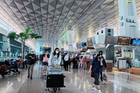 Bandara Soekarno-Hatta Mulai Dipadati Penumpang pada H-2 Natal 2022 