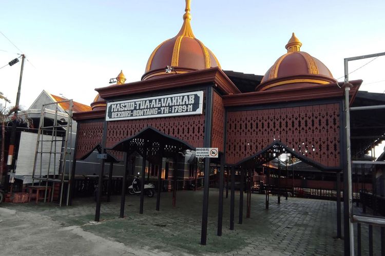 Masjid Tua Al Wahhab di Bontang Kuala, Kalimantan Timur 