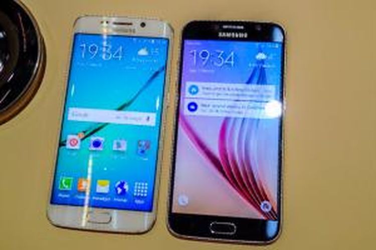 Tampak depan Samsung Galaxy S6 (kanan) dan S6 Edge