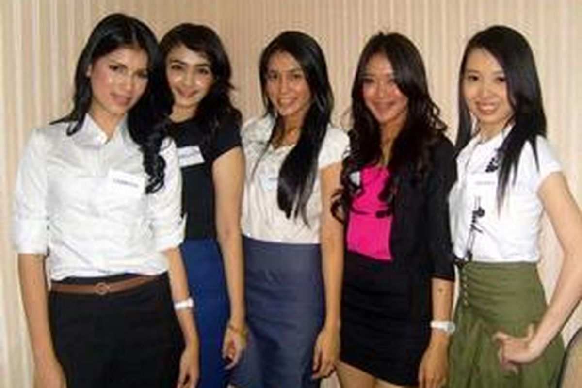 Kiri-kanan: Kandidat PPI 2011 mewakili sejumlah provinsi mengikuti seleksi di Jakarta. Sabrina Wairunnisa dari Sumatera Utara, Chelsy dari Banten, Annisa Ananda Nusyirwan dari Sumatera Barat, Sri Febriani dari Banten, Diana Kristiana Lesmana dari Kalimantan Barat.