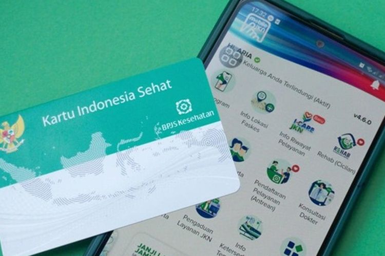 Masyarakat tetap bisa mengakses layanan BPJS Kesehatan di rumah secara online melalui Mobile JKN. 