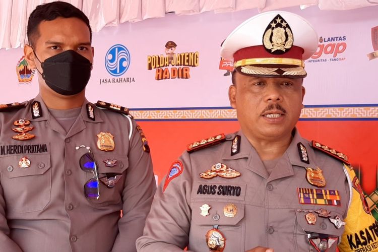 Dirlantas Polda Jateng Kombes Pol Agus Suryo Nugroho di GT Kalikangkung, Semarang, Sabtu (30/4/2022)