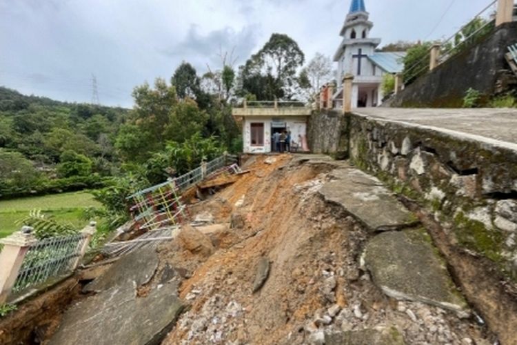 Cuaca Ekstrem Terjang Sumut, 23 Rumah Rusak akibat Puting Beliung, 1 TK Tertimbun Longsor