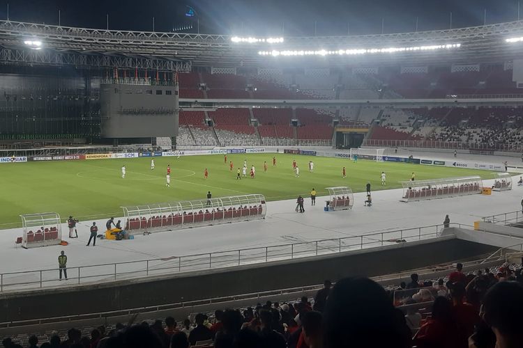 Suasana laga timnas U20 Indonesia vs Selandia Baru di Stadion Utama Gelora Bung Karno (SUGBK), Minggu (19/2/2023) malam WIB.