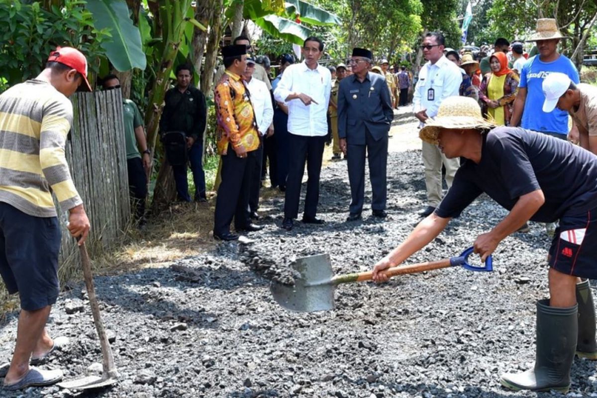 Kementerian Desa, Pembangunan Daerah Tertinggal, dan Transmigrasi (PDDT) mencatat, total dana desa yang telah dialokasikan selama 4 tahun terakhir senilai Rp257 triliun untuk sekitar 74.900 desa di seluruh Indonesia.
