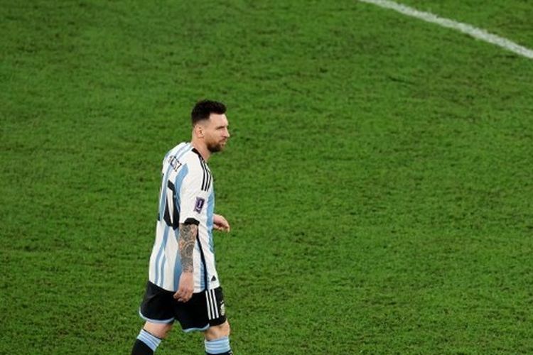 Messi saat tampil membela Argentina dalam pertandingan kontra Australia di babak 16 besar Piala Dunia 2022. Laga Argentina vs Australia diselenggarakan di Ahmad bin Ali Stadium pada 3 Desember 2022. Terkini, Lionel Messi akan tampil dalam semifinal Piala Dunia 2022 kontra Kroasia. Laga Argentina vs Kroasia berlangsung di Stadion Lusail, Qatar, pada Rabu (14/12/2022) mulai pukul 02.00 WIB.