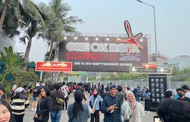 Suasana terkini konser ONE OK ROCK hari kedua di Beach City International Stadium, Ancol pada Sabtu (30/9/2023).  