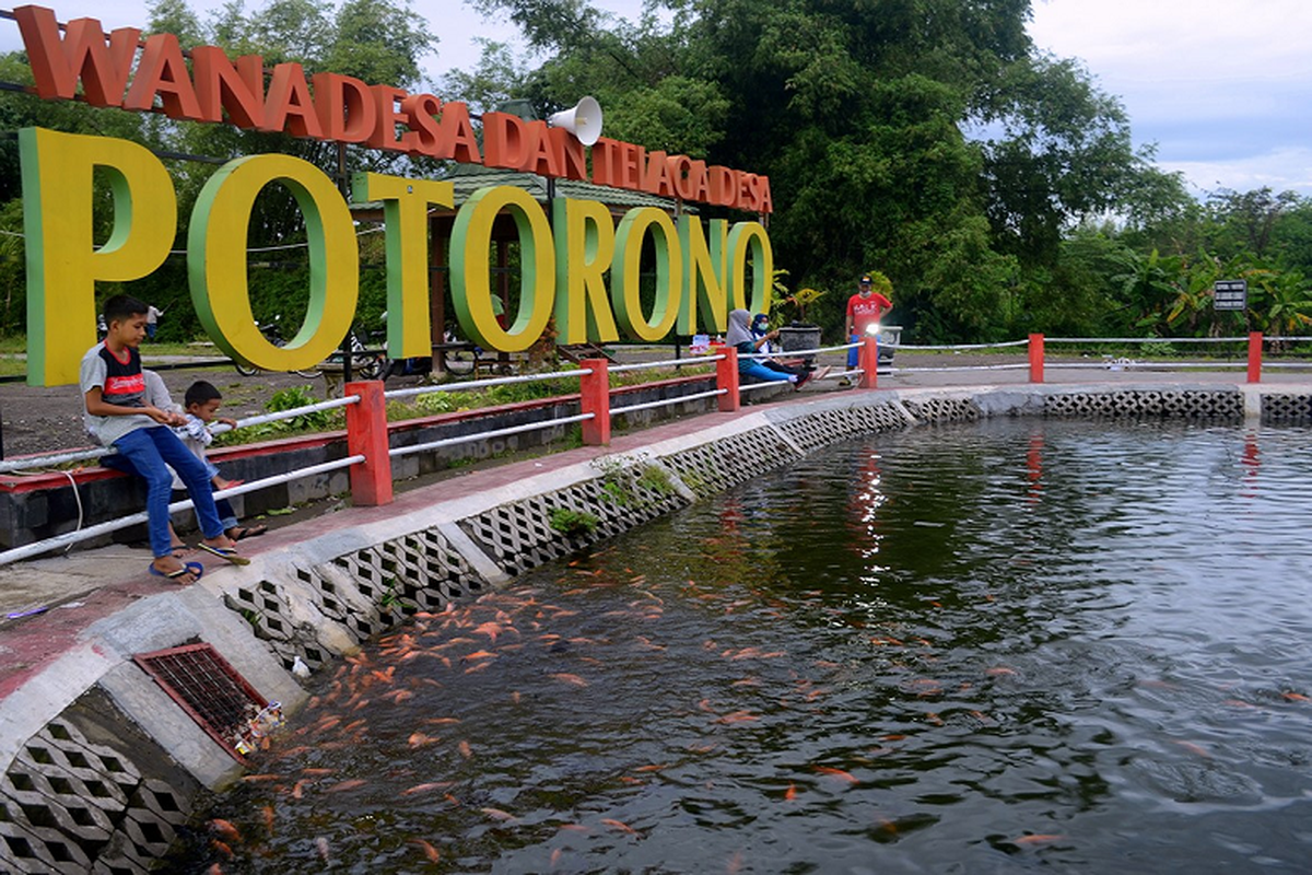 Embung Potorono berlokasi di Desa Salakan, Potorono, Banguntapan, Kabupaten Bantul, Yogyakarta. 