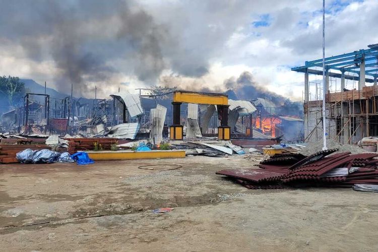 Kantor sementara Bupati Dogiyai terbakar, Dogiyai, Papua Tengah, Sabtu (8/4/2023)