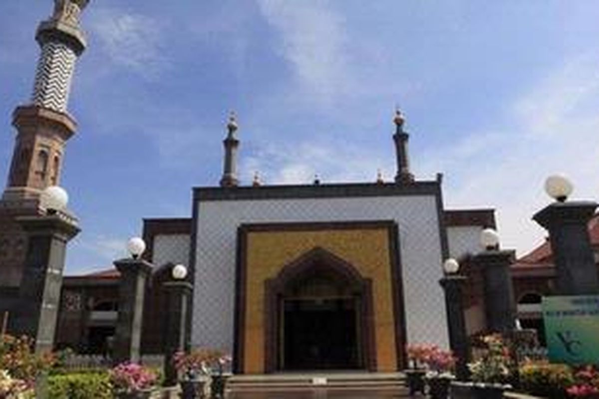Masjid At-Taqwa di Kota Cirebon, Jawa Barat, Rabu (6/7/2011). 
