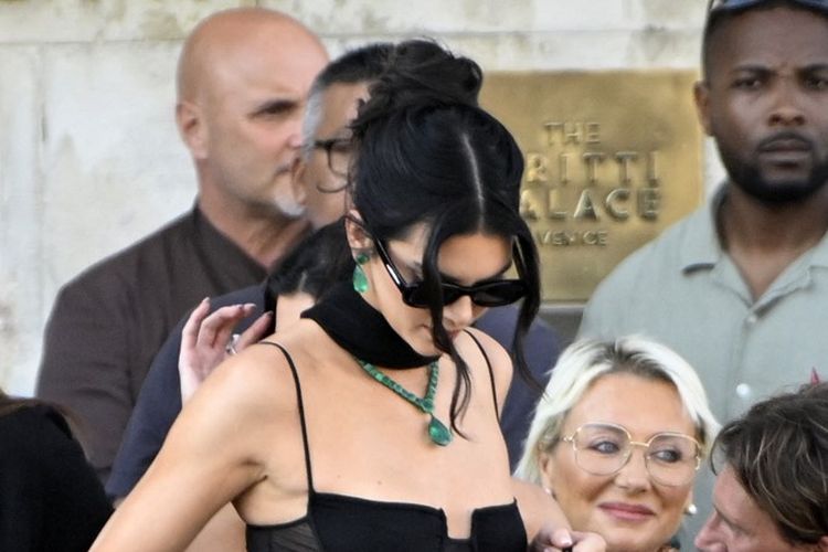 Kendall Jenner saat menghadiri pernikahan Jeff Bezos dan Lauren Sanchez di Venesia, Italia, pada Jumat (27/6/2025).