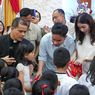 Hadiri Perayaan Natal di Medan, Gibran Beri Hadiah ke Anak-anak  