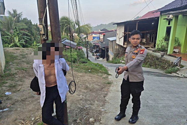 Diduga Bawa Lari Istri Orang, Pria di Samarinda Diikat Warga di Tiang Listrik