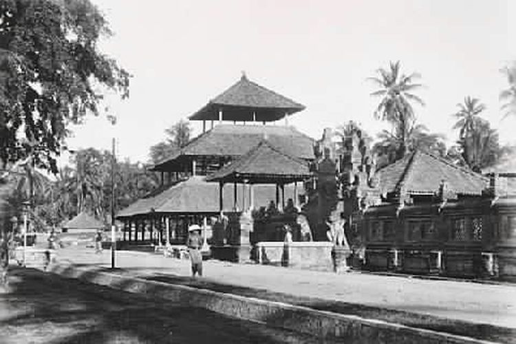 Puri Gianyar pada akhir abad ke-19.