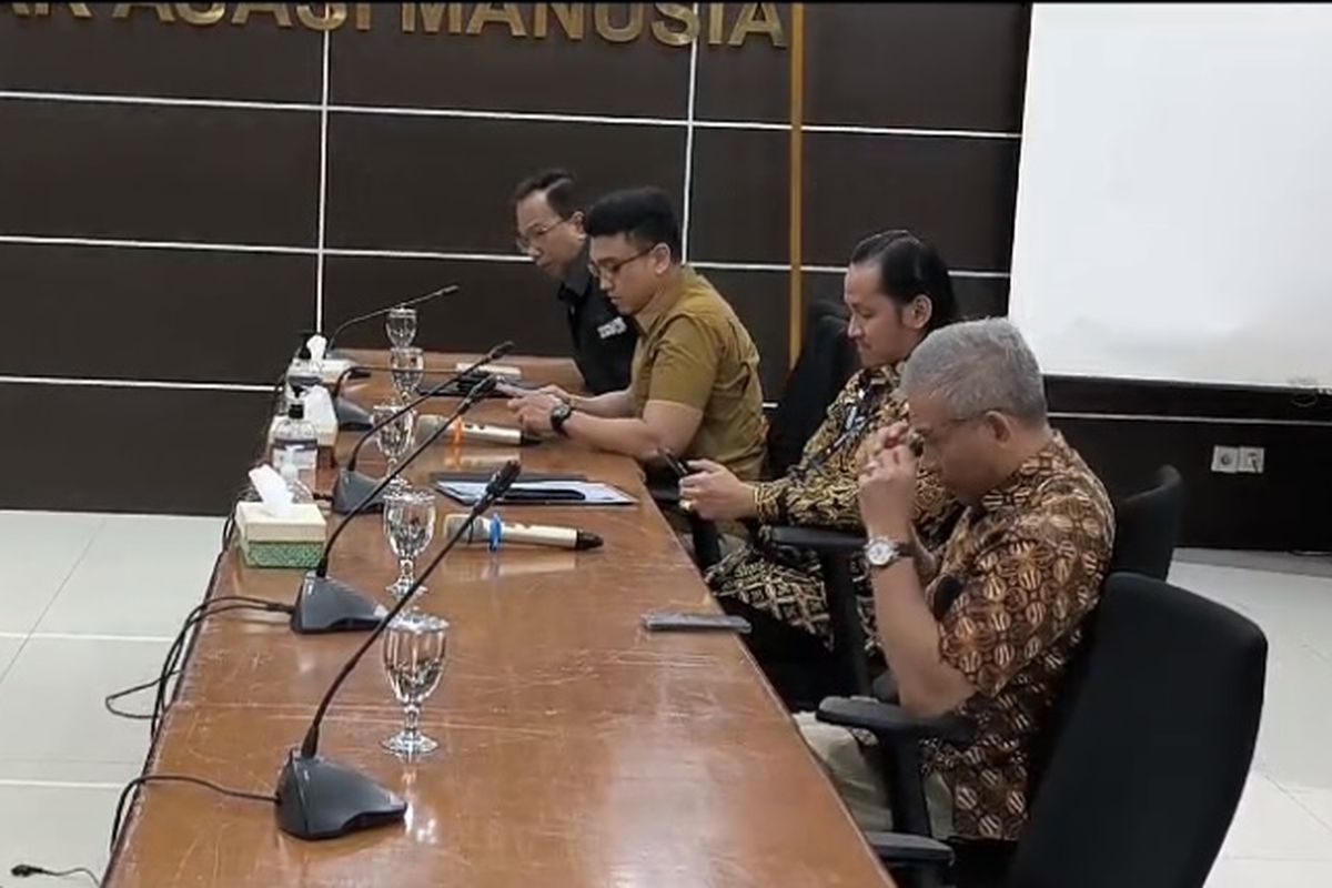 Juru bicara (jubir) Tim Pemenangan Nasional (TPN) Ganjar Pranowo-Mahfud MD, Aiman Witjaksono mendatangi Kantor Komnas HAM, Jakarta Pusat pada Kamis (1/2/2024) siang ini.