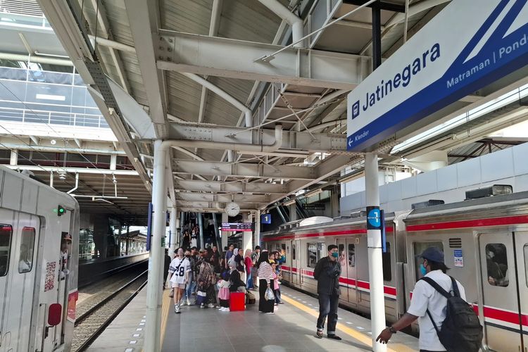 Ada Kegiatan Hari Buruh di Monas, 39 Kereta Api Berhenti Luar Biasa di Stasiun Jatinegara