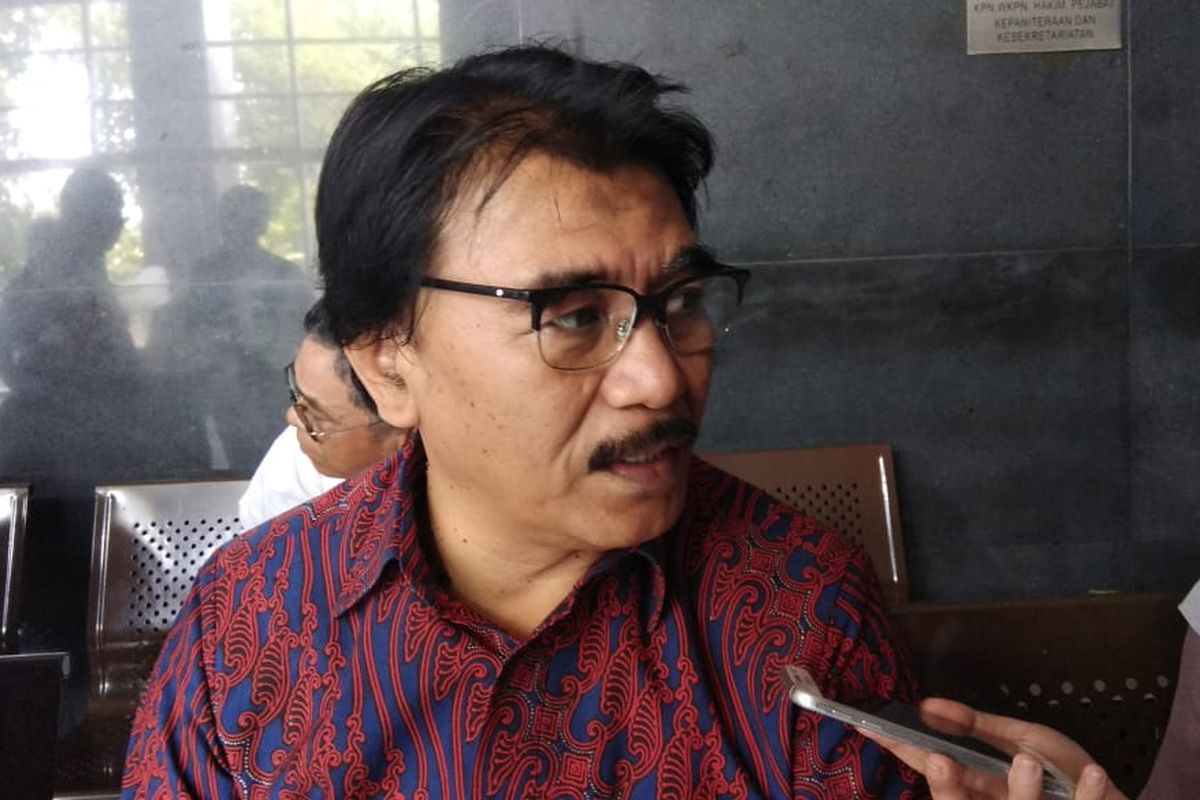 Mantan Menteri Pemuda dan Olahraga Adhyaksa Dault setelah menemui mantan Direktur Utama PT PLN Sofyan Basir di salah satu ruang sidang di Pengadilan Tindak Pidana Korupsi, Jakarta, Senin (7/1/2019).