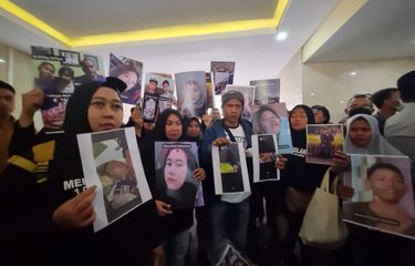 Sejumlah keluarga korban Tragedi Kanjuruhan di Lobi Bareskrim, Mabes Polri, Jakarta, Rabu (17/9/2023).