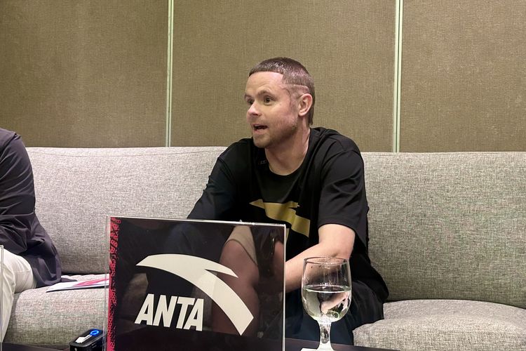 Pemain streetball profesional, Grayson Scott “The Professor” Boucher dalam Konferensi Pers Peluncuran ANTA di Indonesia, di Jakarta Pusat, Selasa (26/8/2025).