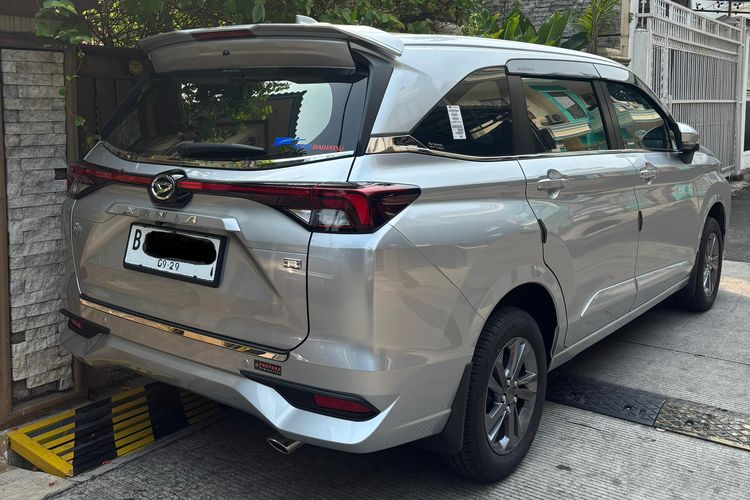 Daihatsu Xenia dikenal sebagai mobil keluarga yang tangguh, terjangkau, dan irit bahan bakar. Namun seperti semua kendaraan, pasti ada kelebihan dan kekurangannya. Hal itu juga yang dirasakan oleh Asyraf Rafi, pengguna Xenia 1.3 R CVT 2024 asal Jakarta Barat