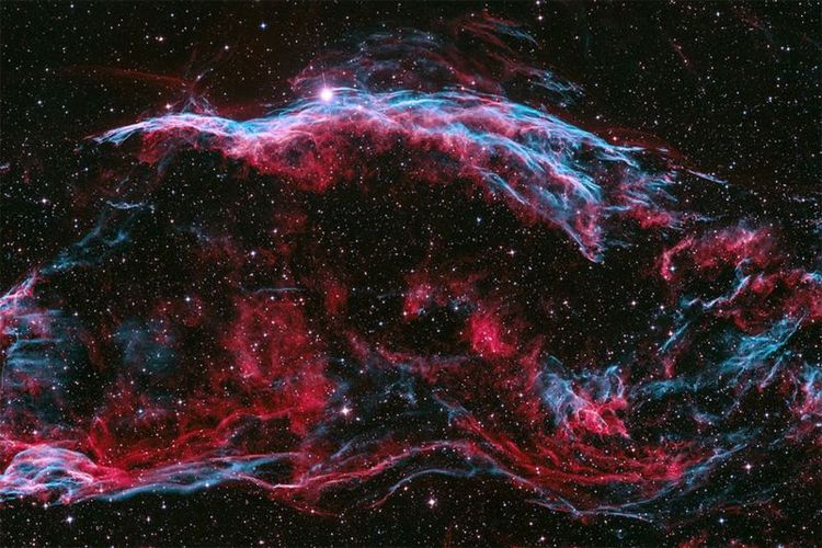 Bicolour Veil Nebula, sisa ledakan supernova raksasa, oleh Peter Feltoti dari Hungaria