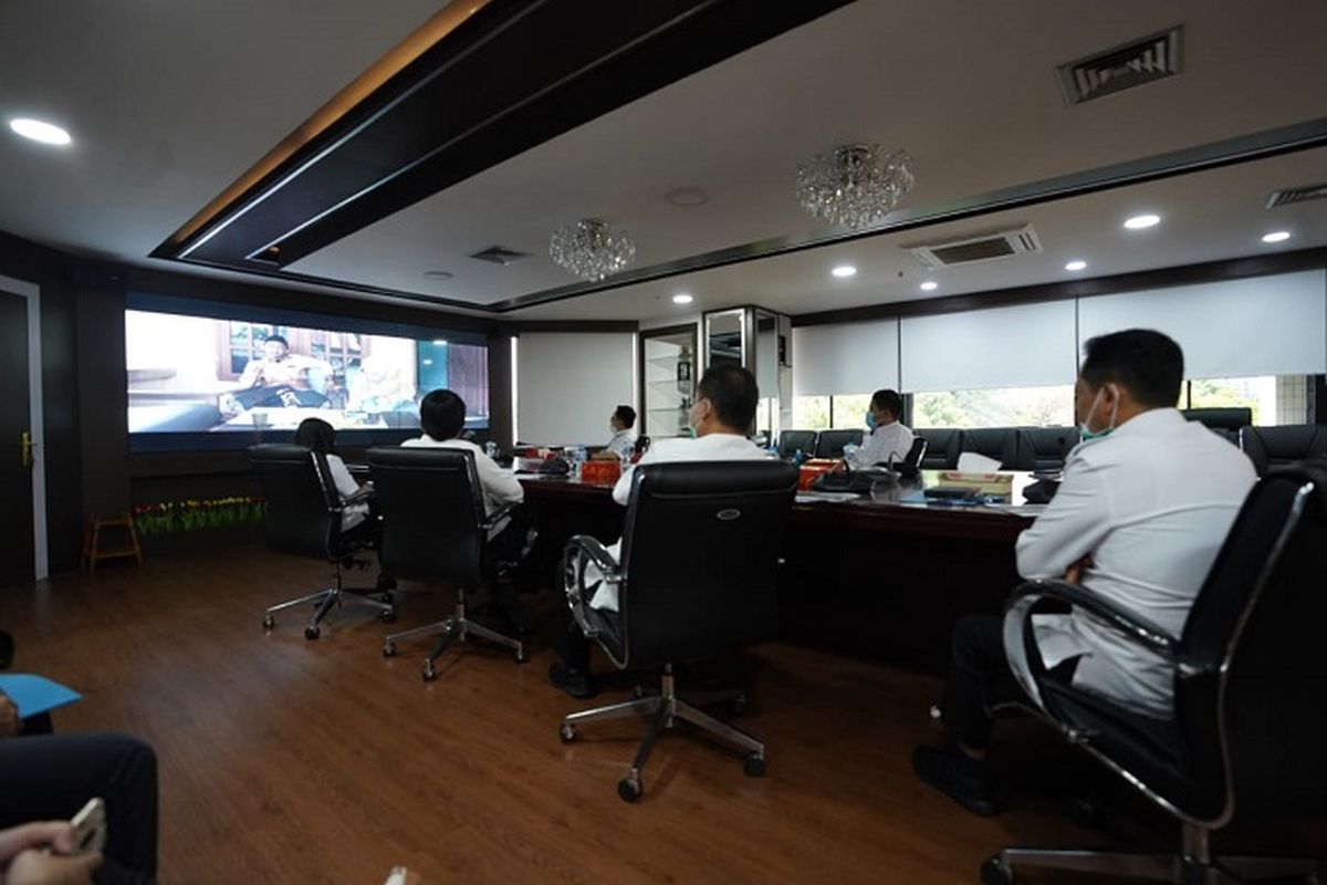Menteri Sosial Juliari P. Batubara, saat menonton film pendek karya para finalis, Kamis (16/7/2020).