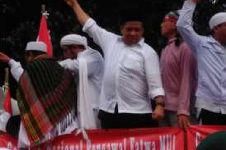 Wakil Ketua DPR Fahri Hamzah saat berunjuk rasa