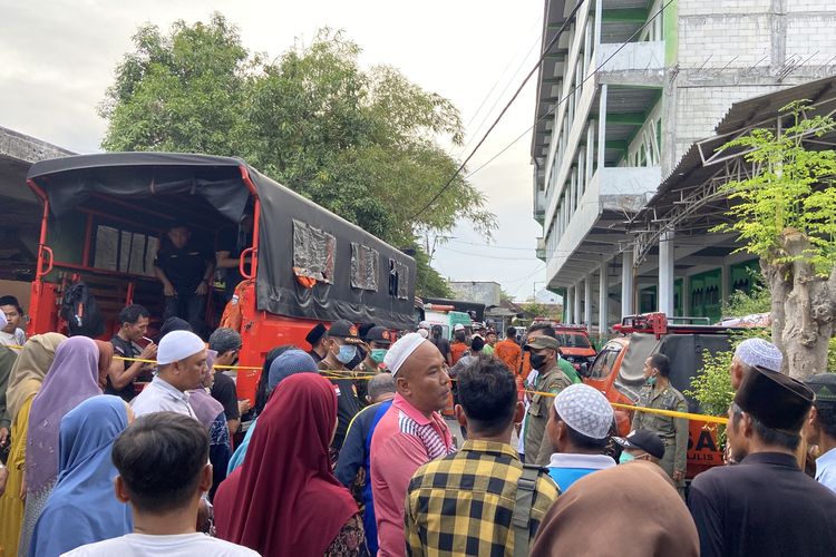 Dua Santri Asal Malang Terluka Akibat Reruntuhan Mushala Ponpes Al Khoziny Sidoarjo