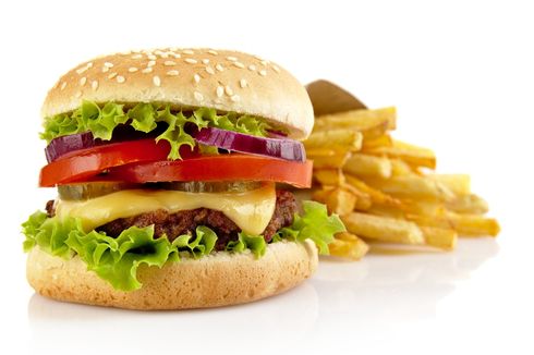 2 Burger Vs 1 Burger dan Kentang Goreng, Mana Lebih Sehat?