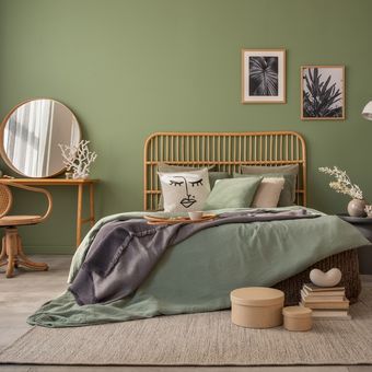 Ilustrasi kamar tidur dengan warna sage green. 