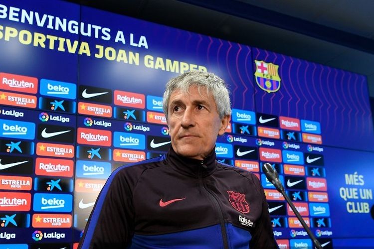 Pelatih baru Barcelona, Quique Setien, mengadakan konferensi pers di tempat latihan Joan Gamper Sports City di Sant Joan Despi