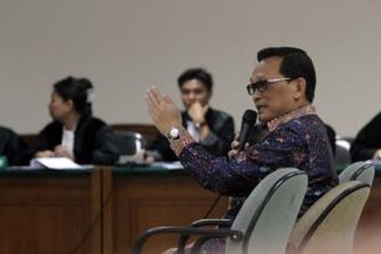 Mantan Wakil Kepala Korps Lalu Lintas (Korlantas) Mabes Polri, Brigjen (Pol) Didik Purnomo menjalani sidang dengan agenda pemeriksaan terdakwa di Pengadilan Tindak Pidana Korupsi, Jakarta, Senin (9/3/2015). Didik diduga terkait kasus korupsi pengadaan alat simulator SIM di Korlantas.