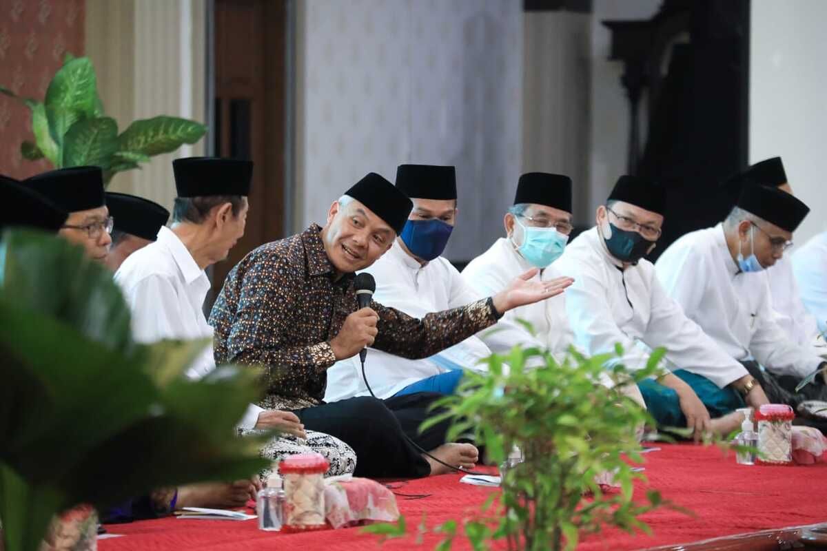 Gubernur Jateng Ganjar Pranowo menggelar istighosah dan doa bersama di Gedung Gradhika Bhakti Praja, Kamis malam (20/10/2022).
