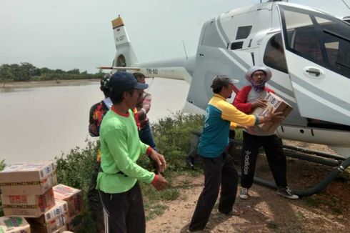 Legonkulon Terisolasi Banjir, Bupati Subang Kirim Bantuan lewat Udara