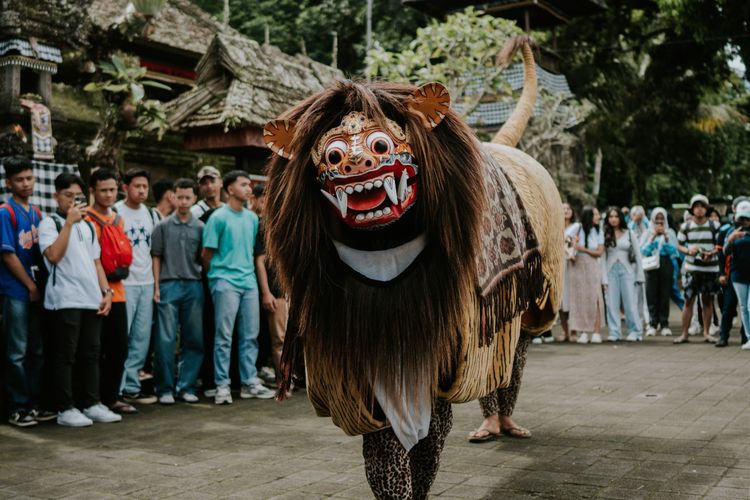 Barong Macan di Desa Penglipuran, Bali.